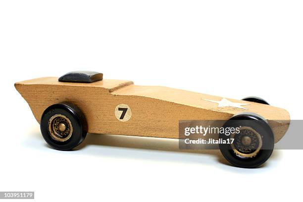 holz spielzeug racerback-pinewood derby - vintage race car stock-fotos und bilder