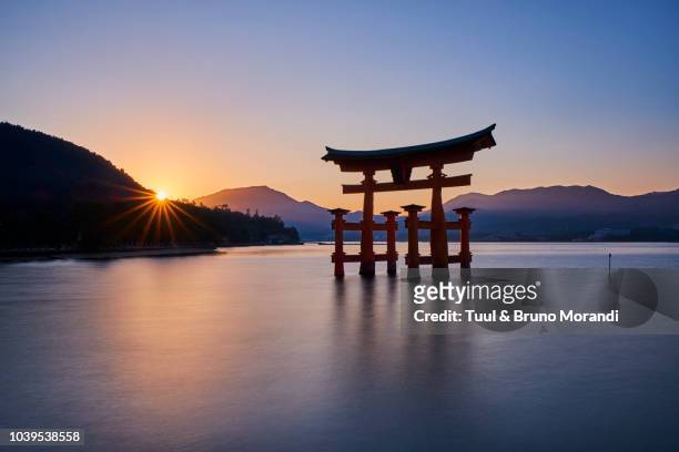 japan, miyajima island, itsukushima shrine, torii gate, unesco - shrine fotografías e imágenes de stock