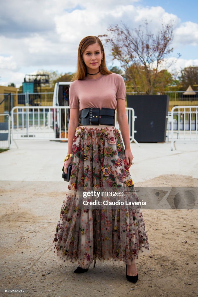 Street Style : Paris Fashion Week Womenswear Spring/Summer 2019 : Day One