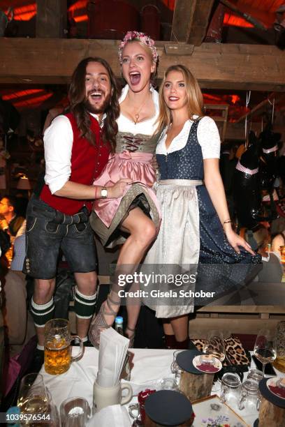 Riccardo Simonetti, Franziska Knuppe and Viviane Geppert during the Oktoberfest 2018 Angermaier Wiesn at Kaeferschaenke at Theresienwiese on...