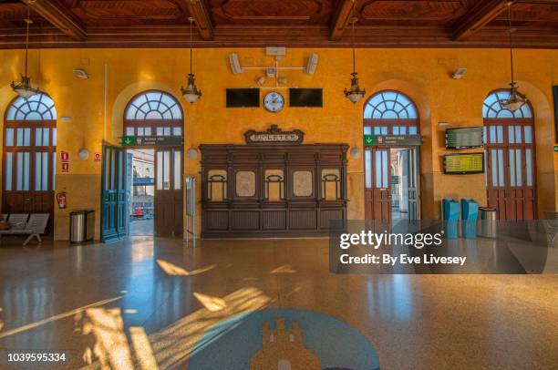 cartagena railway station - estación de tren fotografías e imágenes de stock
