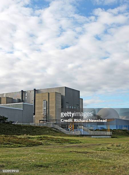 nuclear power station - nuclear plant stock-fotos und bilder