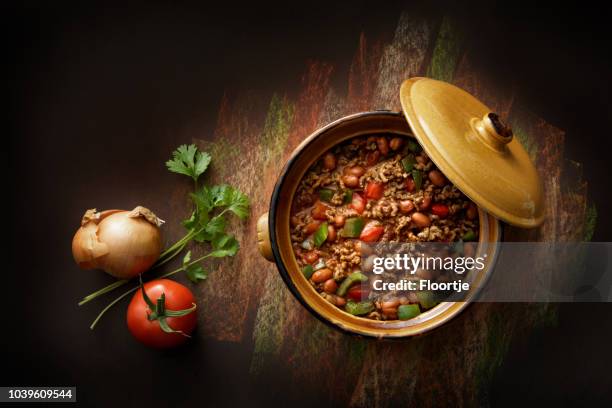 texmex eten: stilleven chili con carne - chili con carne stockfoto's en -beelden
