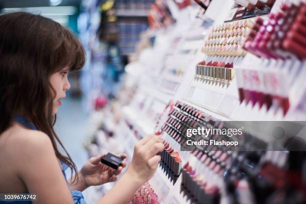 girl looking at make-up - beautiful girl fotografías e imágenes de stock