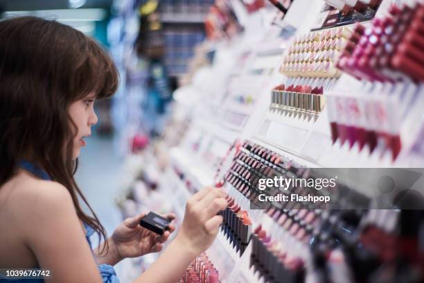 girl looking at make-up - prodotti di bellezza foto e immagini stock