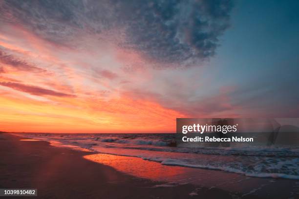 sunrise seascape at the gulf of mexico - romantic sunset stock-fotos und bilder