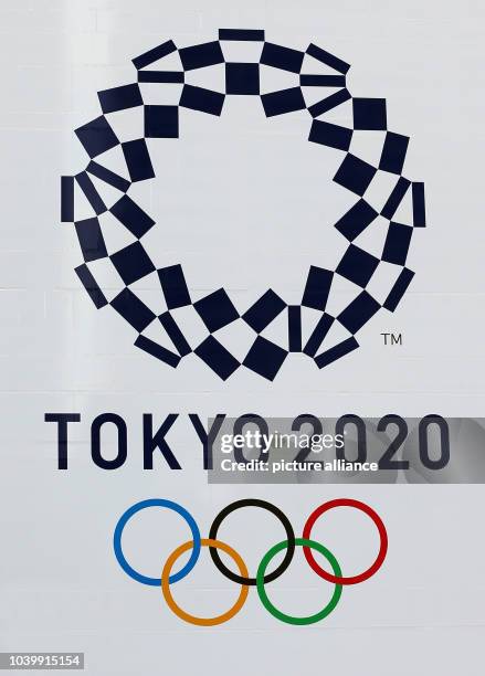 The official logo of the 2020 Olympic Games pictured at the townhall in Tokyo, Japan, 15 November 2016. Photo: Wolfgang Kumm/dpa | usage worldwide