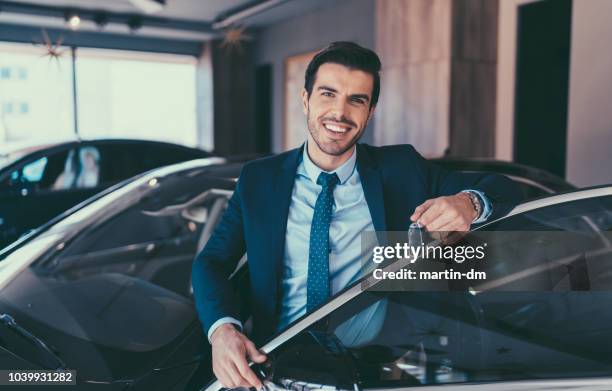 uomo d'affari che si gode una nuova auto - automobile di lusso foto e immagini stock