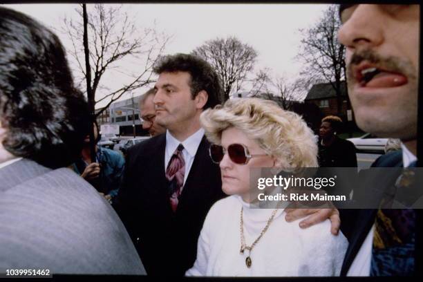 Joey and Mary Jo Buttafuoco in front of the court.