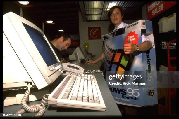 Windows 95 Developer Windows 95 Launch Photos and Premium High Res Pictures - Getty Images