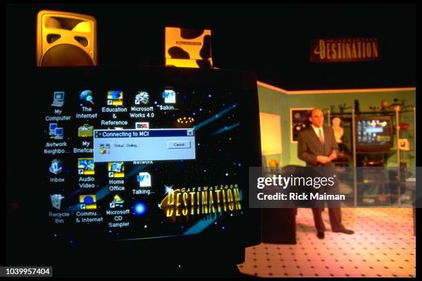 Gateway Destination Computer Gateway 2000 Photos and Premium High Res Pictures - Getty Images
