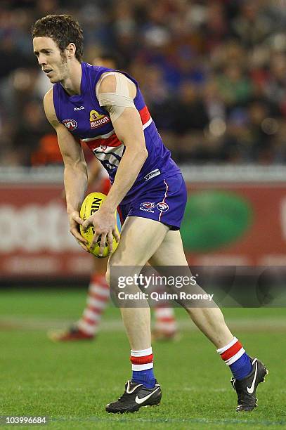 Robert Murphy of the Bulldogs kicks during the AFL First Semi Final match between the Western Bulldogs and the Sydney Swans at Melbourne Cricket...