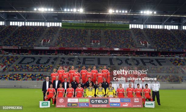 The teamplayers of Bundesliga soccer club Fortuna Duesseldorf pose for a team picture in Duesseldorf, Germany, 27 June 2013. First row from front :...