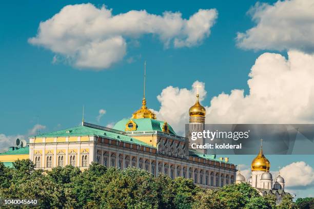 moscow kremlin - kremlin stock-fotos und bilder