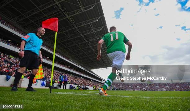 Cork , Ireland - 25 September 2018; Damien Duff of Republic of Ireland & Celtic Legends takes a corner during the Liam Miller Memorial match between...