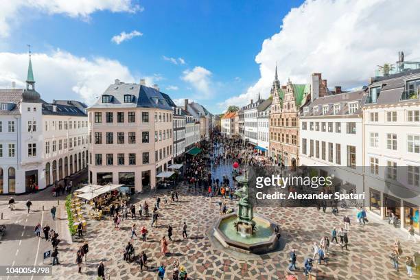amagertorv town square in copenhagen on a sunny day, high angle view, denmark - danimarca foto e immagini stock