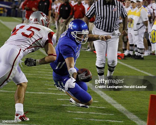 Western Kentucky's Ryan Beard, left, couldn't stop Kentucky quarterback Mike Hartline from reaching over the goal line to score UK's second touchdown...