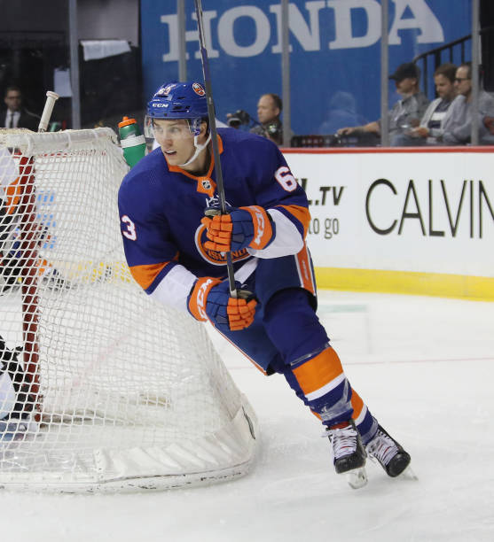pius-suter-of-the-new-york-islanders-skates-against-the-philadelphia-flyers-at-the-barclays.jpg