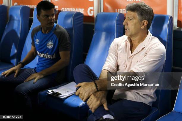 Renato Gaucho coach of Gremio talks with an assistant before a quarter final first leg match between Atletico Tucuman and Gremio as part of Copa...