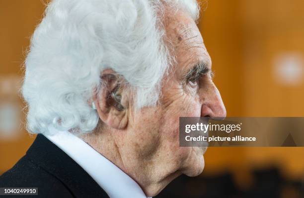 Witness William Glied stands in the courtroom during the trial against former Auschwitz guard Reinhold Hanning in Detmold, Germany, 18 February 2016....