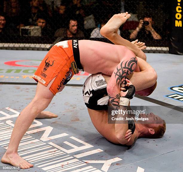 Ufc R2 Triangle Herman A Macdonald Photos and Premium High Res Pictures - Getty Images