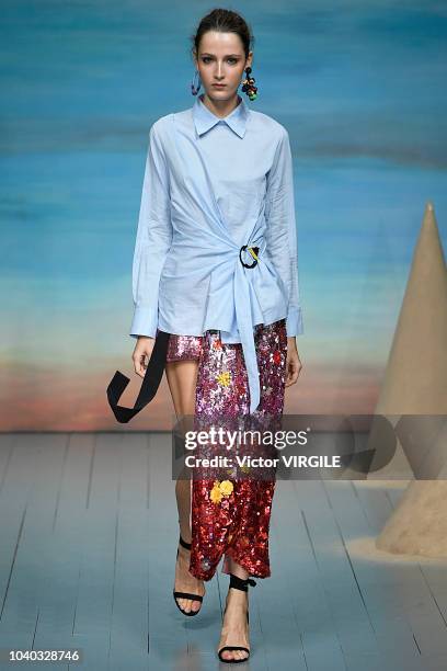 Model walks the runway at the Roberta Einer Ready to Wear Spring/Summer 2019 fashion show during London Fashion Week September 2018 on September 18,...