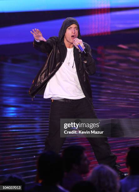 Emindem 2,320 Eminem Concert Stock Photos, High-Res Pictures, and Images ...