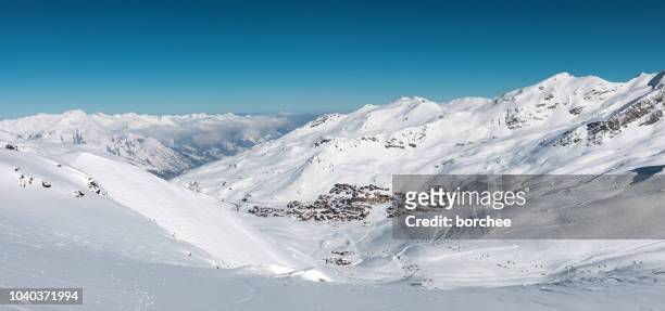 val thorens village - vanoise national park stock pictures, royalty-free photos & images