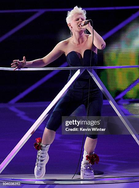 Robyn 8,282 Robyn Singer Stock Photos, High-Res Pictures, and Images - Getty ...