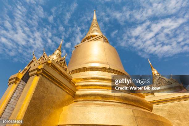 bangkok, ko ratanakosin area, wat phra kaew, temple of the golden buddha - ko ratanakosin stock pictures, royalty-free photos & images