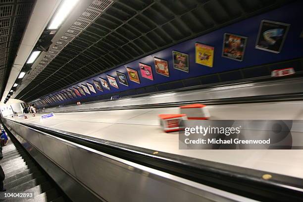 moving escalator, london underground - london underground poster stock pictures, royalty-free photos & images