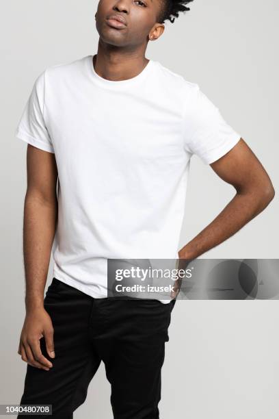 african man posing in studio - white t shirt studio imagens e fotografias de stock