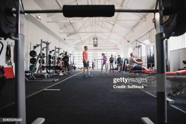 a busy day in the gym - crowded gym stock pictures, royalty-free photos & images
