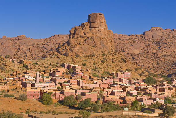 small village near tafraoute, morocco, north africa, africa - tafraoute photos et images de collection