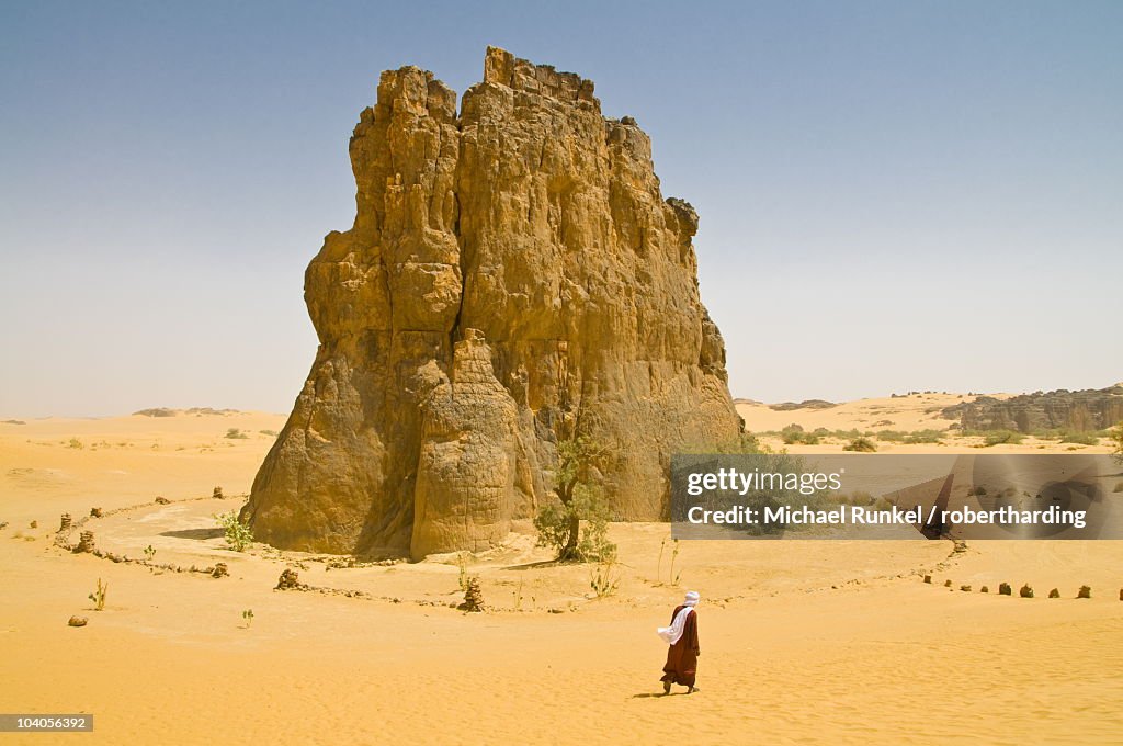 Strange rock formation La Vache Qui Pleure (the cow that cries), near Djanet, Algeria, North Africa, Africa