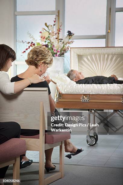 the deceased laying in a coffin at a funeral - dead person stock-fotos und bilder