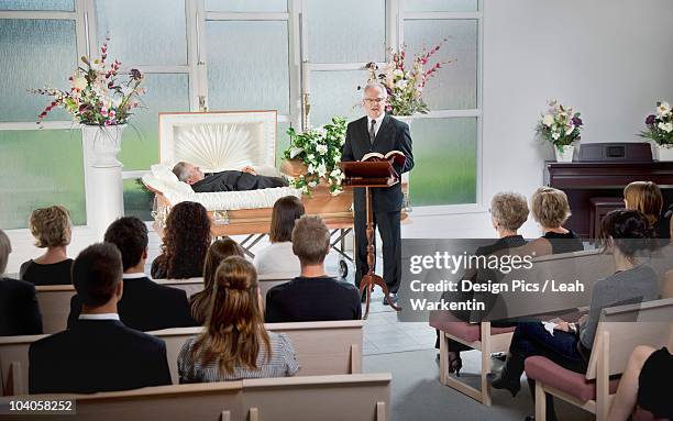 a funeral service - martin mcguinness is mourned ahead of his funeral stockfoto's en -beelden