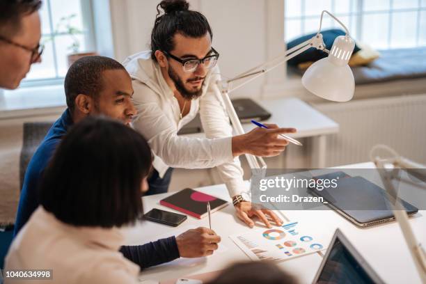 crowdfunding projecten in zweden. - crowdfunding stockfoto's en -beelden