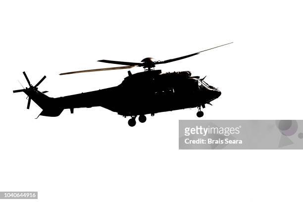 military helicopter - helicóptero fotografías e imágenes de stock