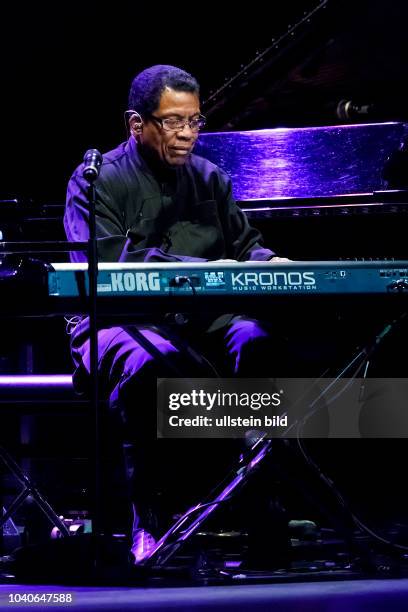 Musiker, Jazz, USA, Live in Concert, Konzert, , Admiralspalast, Berlin, Deutschland > english> HERBIE HANCOCK, Musician, Jazz, USA, performs on...