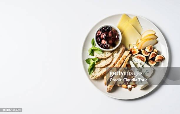 cheese platter - rustic plate overhead stock-fotos und bilder
