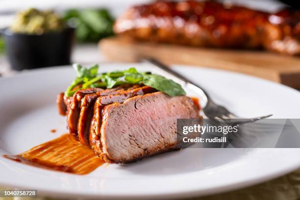 schweinefilet - tenderloin filetsteak stock-fotos und bilder