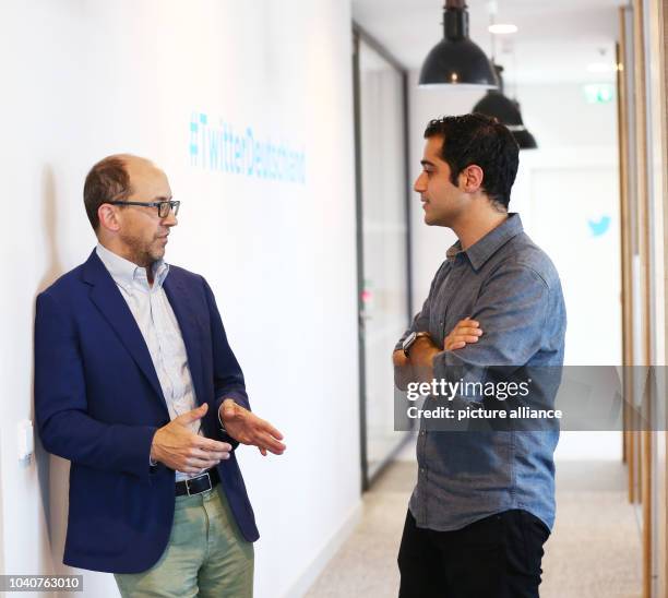 Twitter CEO Dick Costolo and Kayvon Beykpour , founder and CEO of Periscope, pose in an offices of Twitter Germany in Hamburg, Germany, 29 June 2015....