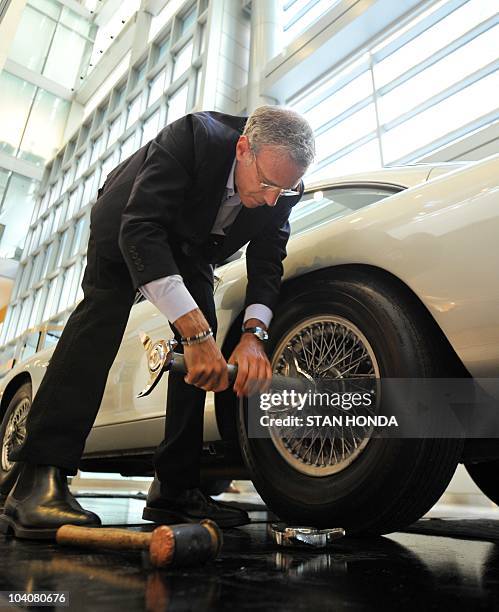 Don Rocke Don Rose, a car specialist with RM Auctions, attaches the