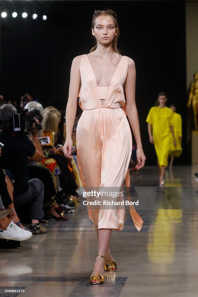 Rochas : Runway - Paris Fashion Week Womenswear Spring/Summer 2019