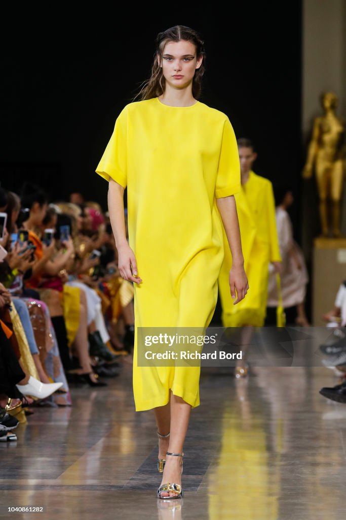 Rochas : Runway - Paris Fashion Week Womenswear Spring/Summer 2019