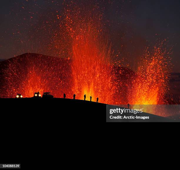 watching eyjafjallajokull volcano, iceland - fimmvorduhals volcano stock-fotos und bilder