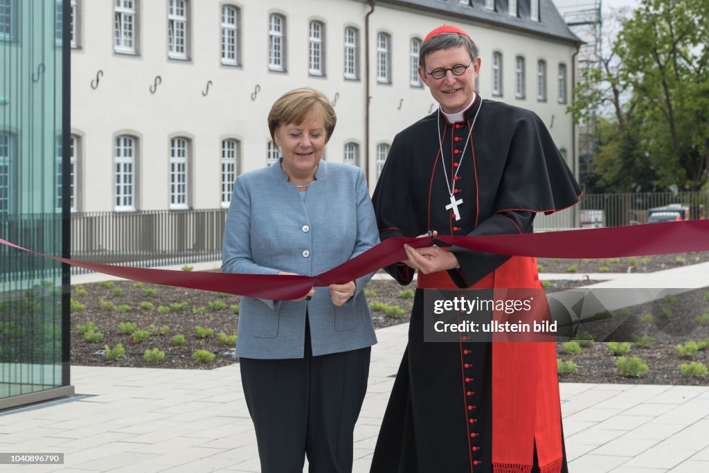 Festakt zur Eroeffnung des KSI mit Bundeskanzlerin Frau Dr. Angela Merkel