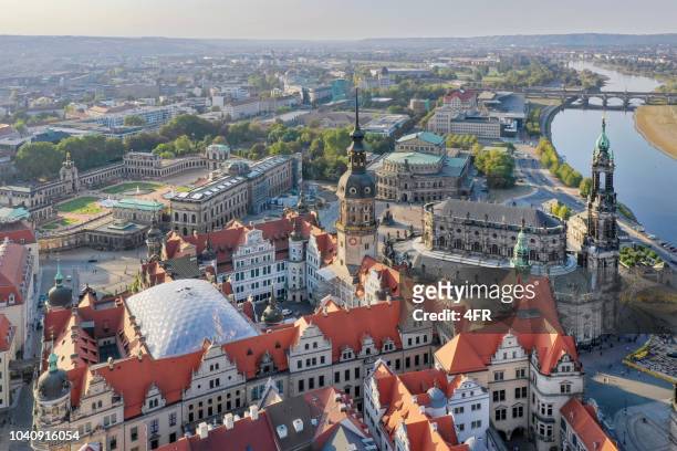 katholische hofkirche, frauenkirche, zwinger, dresden skyline, elbe - dresden germany stock-fotos und bilder