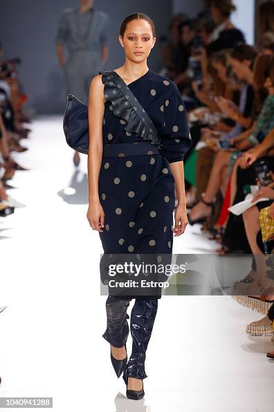 Max Mara - Runway - Milan Fashion Week Spring/Summer 2019 Max Mara - Runway - Milan Fashion Week Spring/Summer 2019
